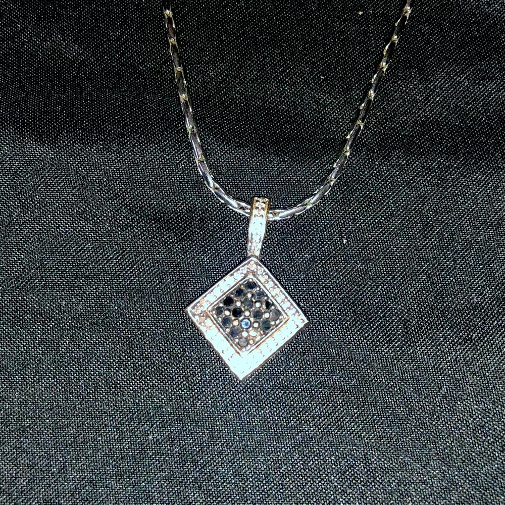 Women’s necklace